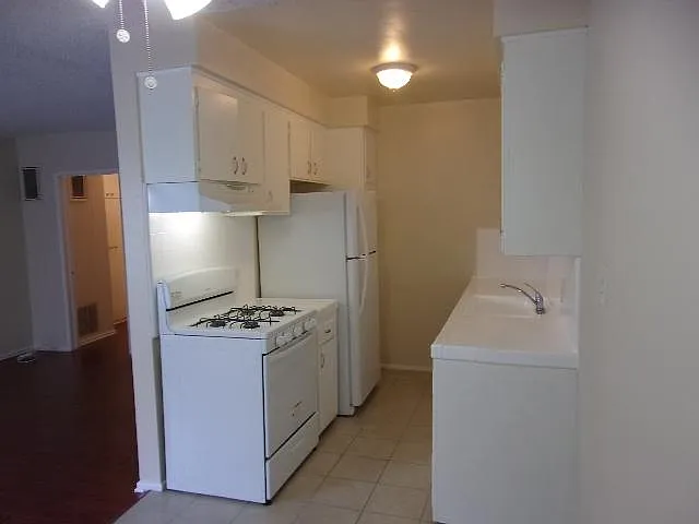 13819 Sherman Way #2 — Photo 2