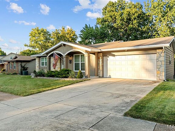 3rd image of 412 Woodrun Dr