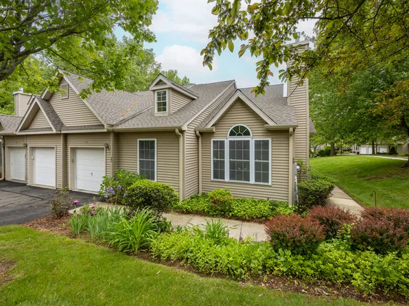 25 Hamden Hills Drive #60, Hamden, CT 06518