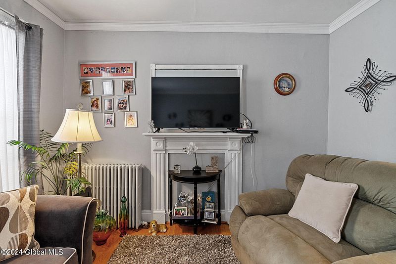 4th image of 2111 3rd Avenue