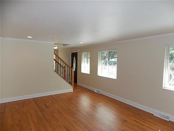 4th image of 2648 Monterey Dr