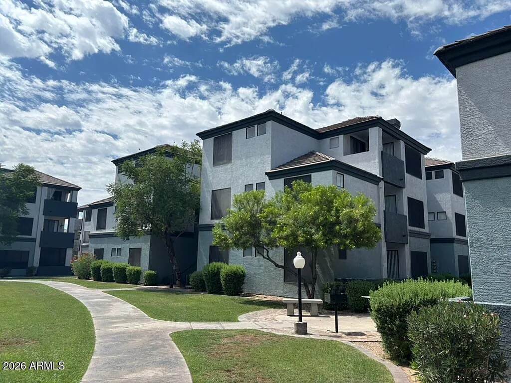 2 bed, 2.0 bath, 956 sqft, $1,400 — Photo 1