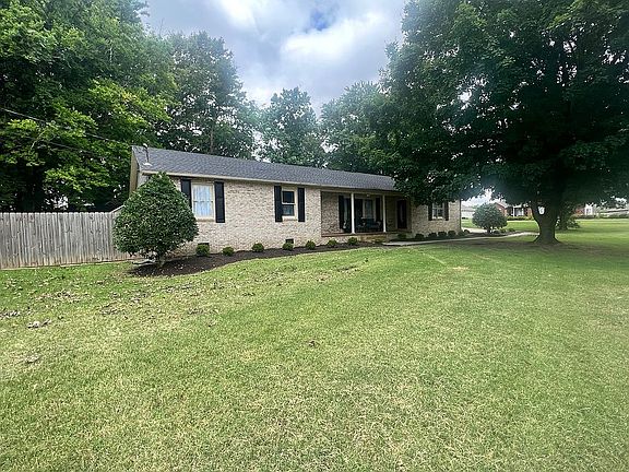 3rd image of 1135 Pennell Ln