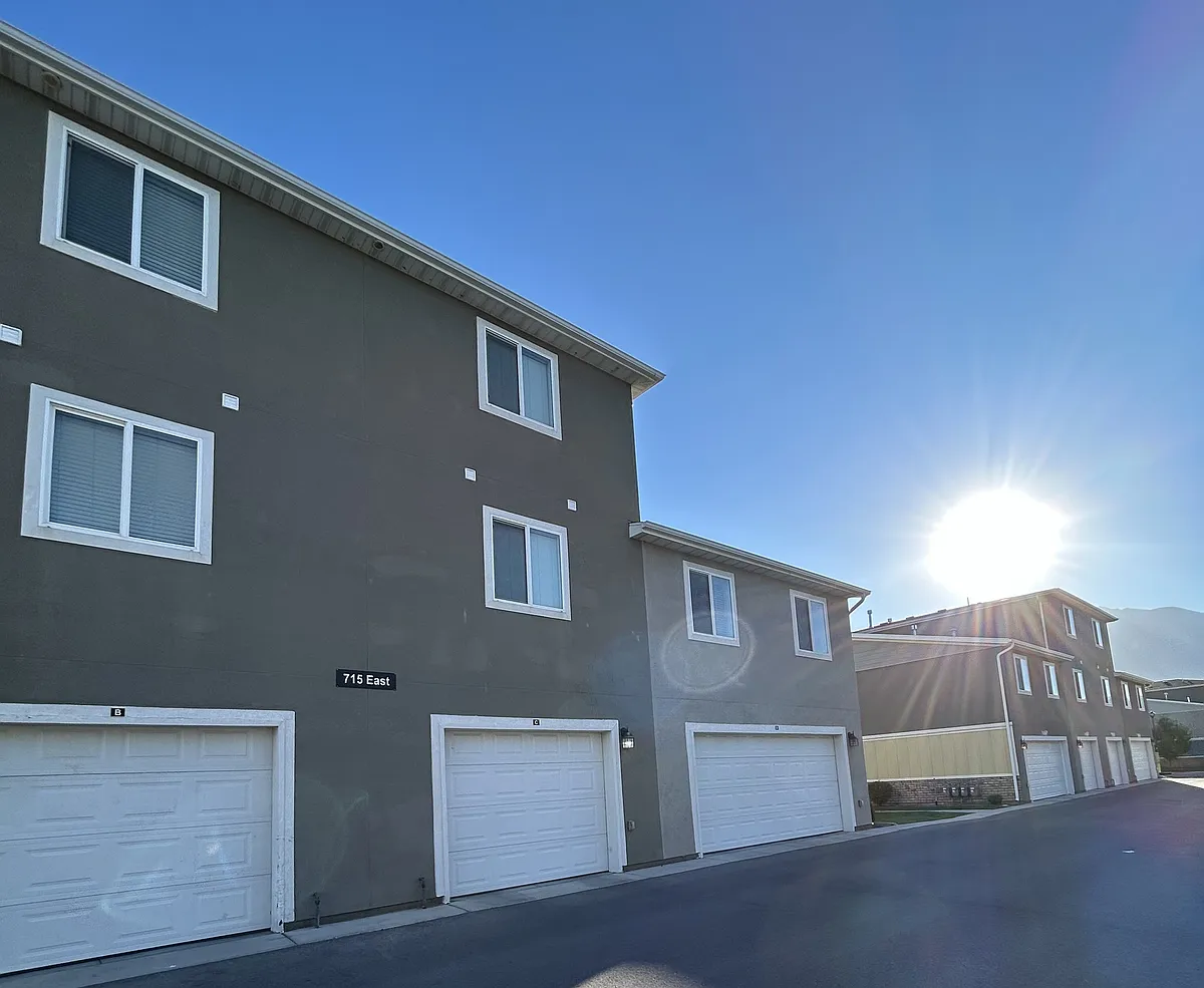 Building Photo - 715 E 500 S #C