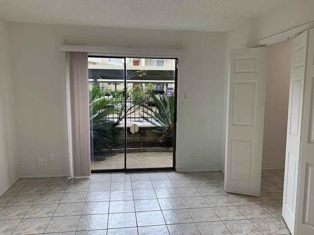 2 bed, 796 sqft, $1,200 — Photo 2