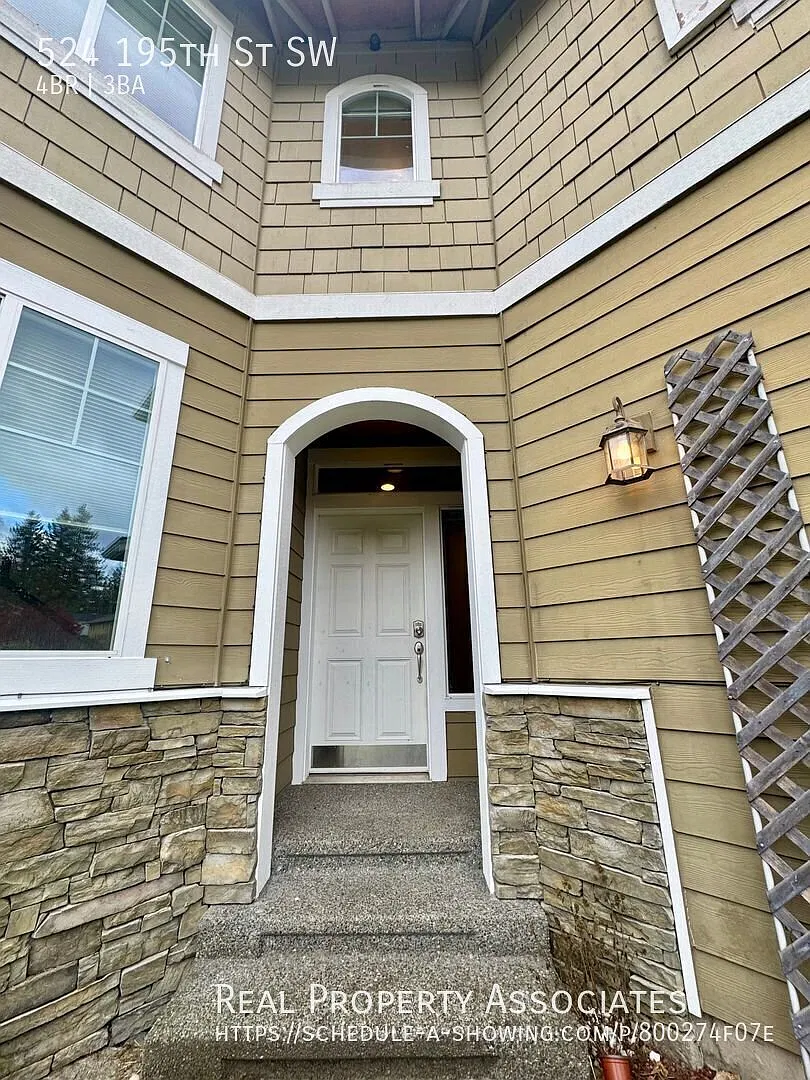 2 Story Home Lynnwood/Bothell * $500 Off 1st Full Months Rent — Photo 3