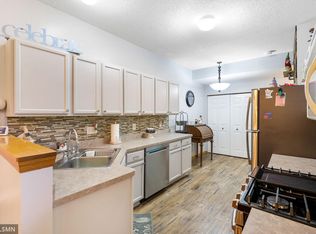 1576 Countryside Dr, Shakopee, MN 55379