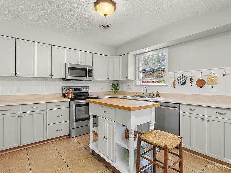 1411 Kensington Rd #C4 — Photo 10