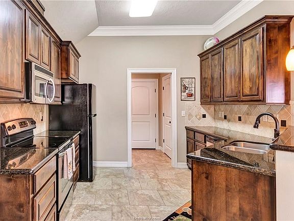 2nd image of 103 Edna Ln
