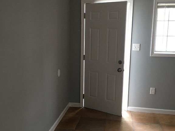 3rd image of 443-445 W Florence Ave #443-1/8