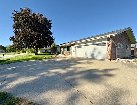 2nd image of 100 6th St