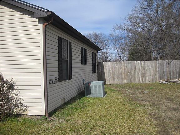 3rd image of 3010 Poplar St