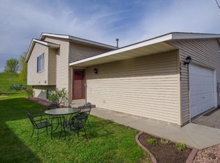 1537 McIntosh Cir, Shakopee, MN 55379