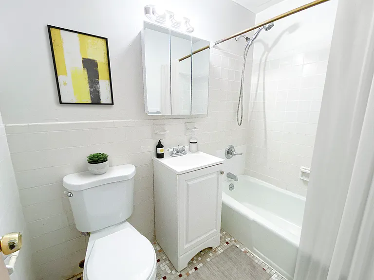 610 Farmington Avenue — Photo 5