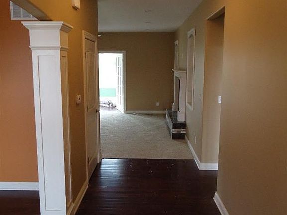 2nd image of 2207 Nottingham Dr