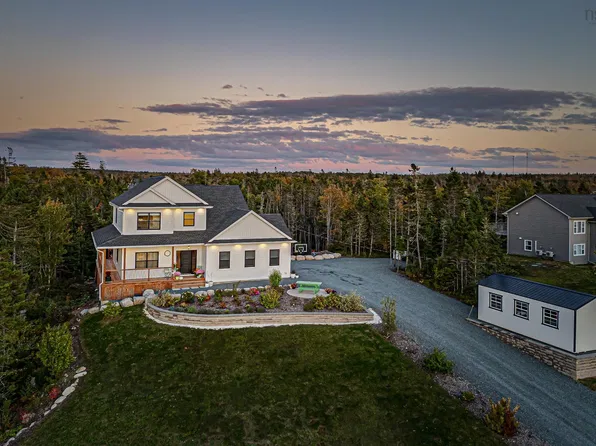 141 Hargrove Ln, Whites Lake, NS B3T 0H8