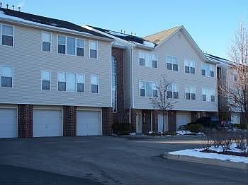 3rd image of 33 Deer Court Dr