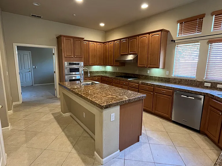 1581 Bella Cir — Photo 2