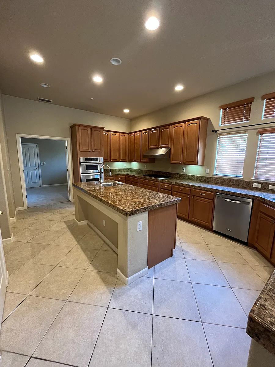 Building Photo - 1581 Bella Cir