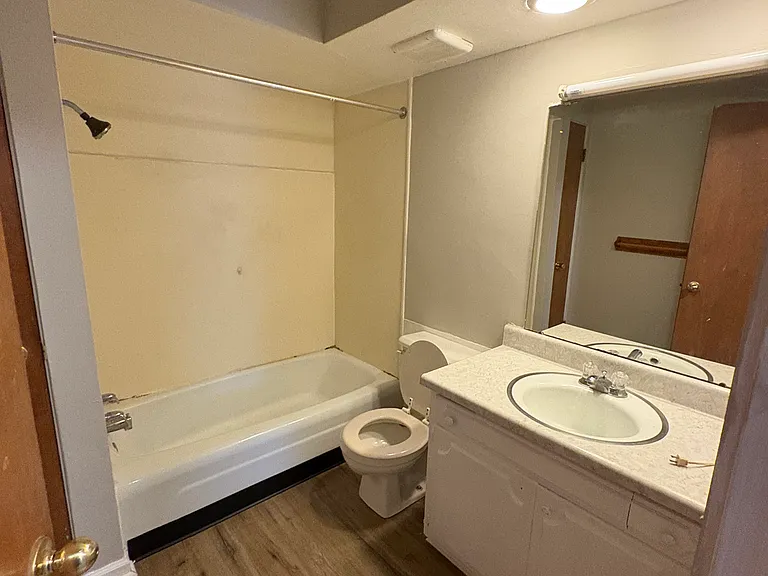 760 E Shore Dr — Photo 3