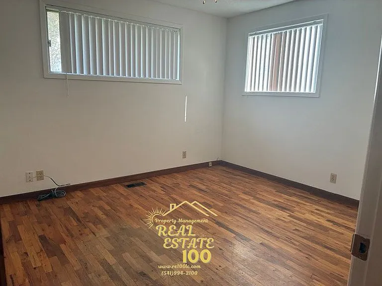 928 SW Bay View Ln — Photo 7
