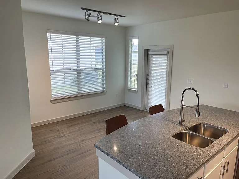 Home at Waller — Photo 47