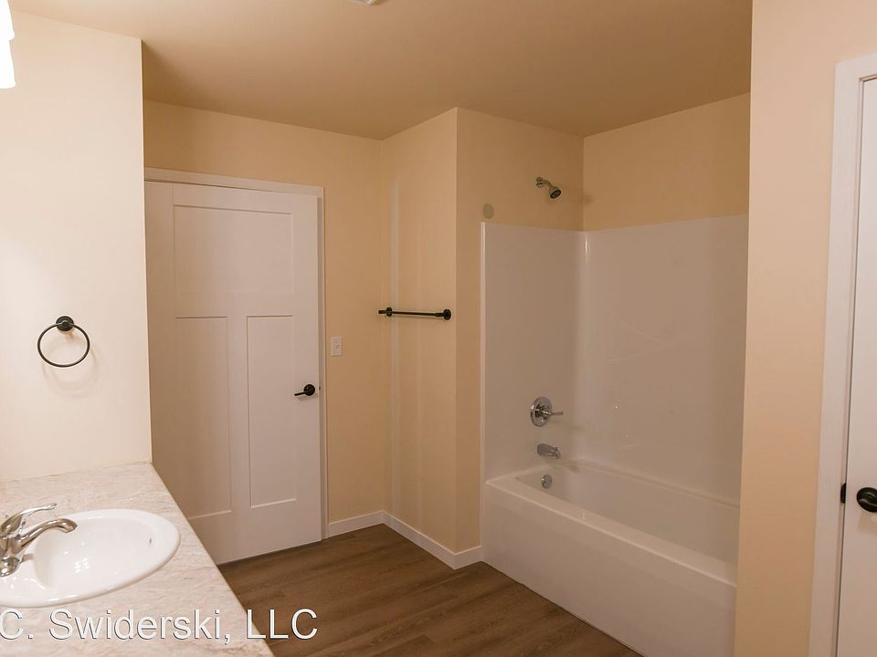 2nd image of 1090 Engel Dr #102