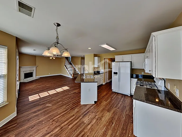 104 Lance Park Cir — Photo 4