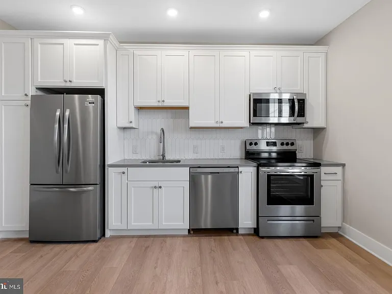 6712 Ridge Ave #204 — Photo 8