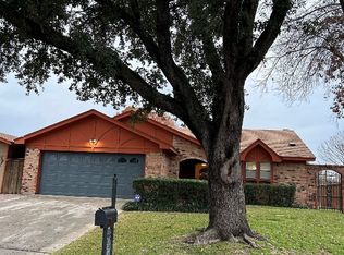 304 Concord Dr, Hurst, TX 76054