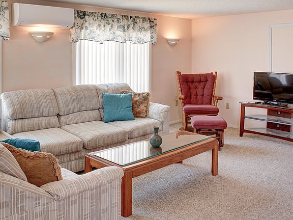 2nd image of 920 S 91st Pl