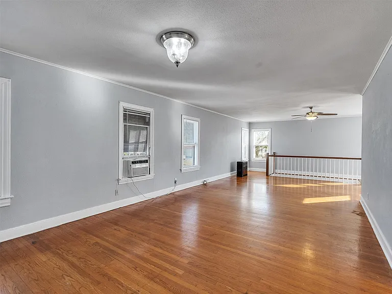 5019 Avenue M 1/2 — Photo 17