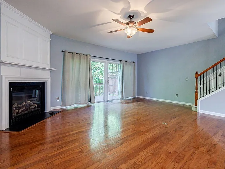 1372 Thornborough Dr — Photo 9