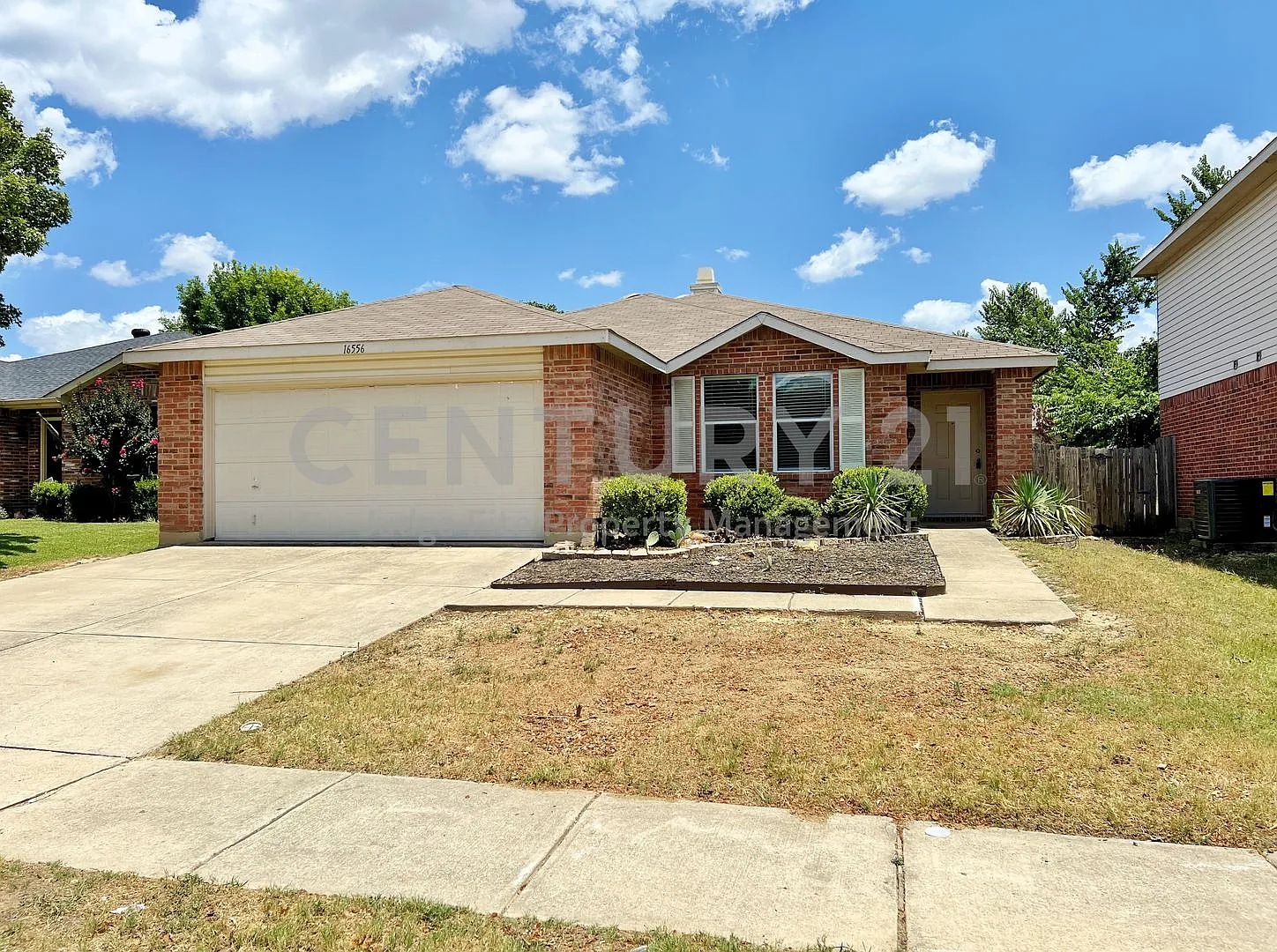 Traditional 3/2/2 in Harriet Creek Ranch For Rent! — Photo 1