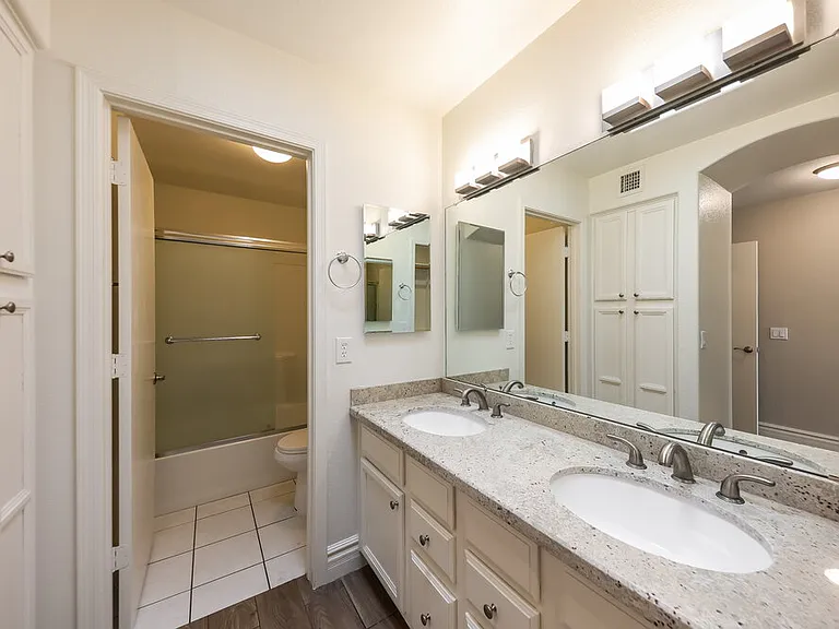 3424 E Rockwood Dr — Photo 12