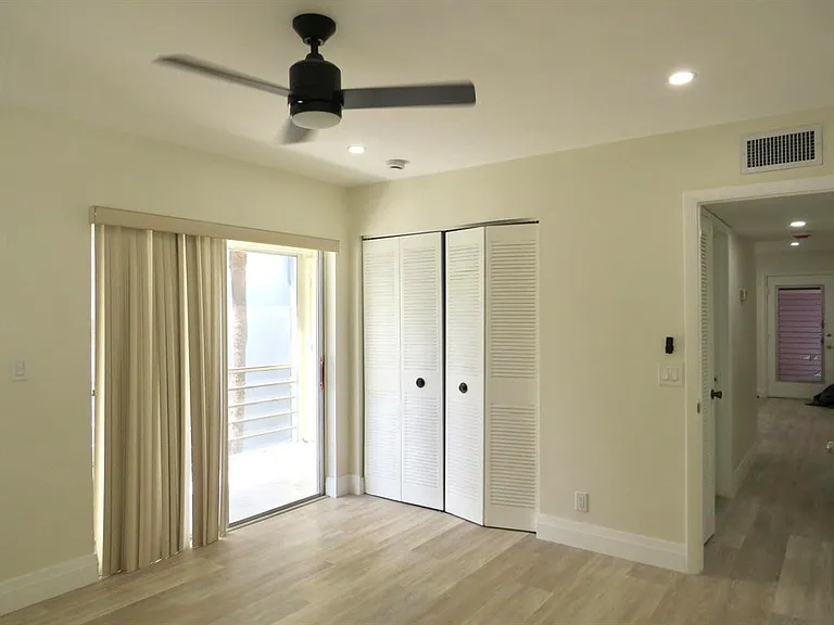 557 Burgundy St #557-L — Photo 13