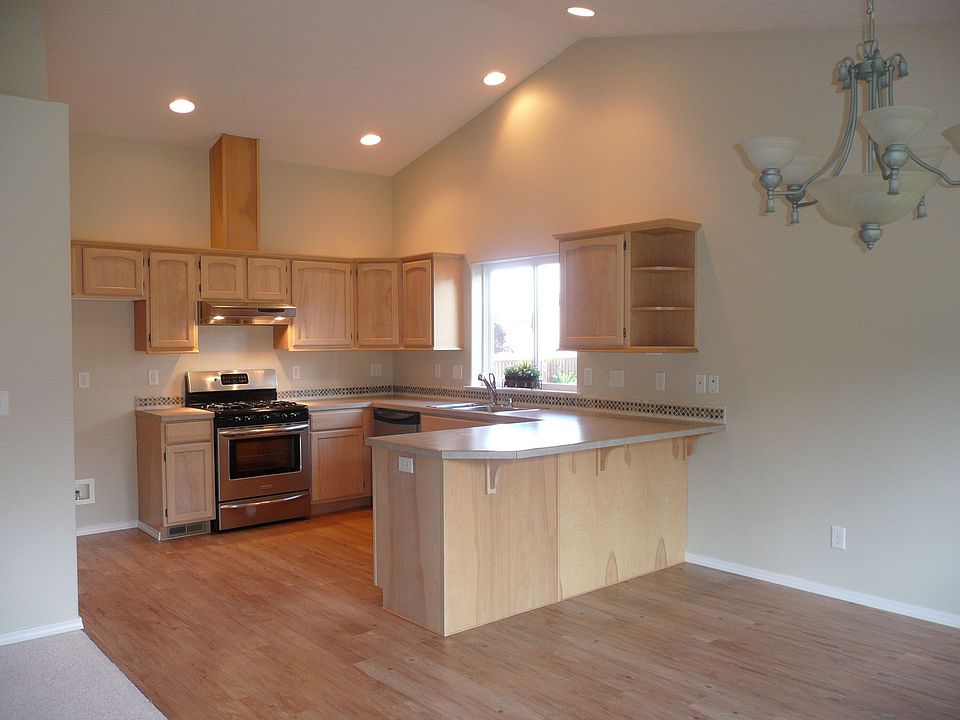 2nd image of 1303 N Heights Dr NW
