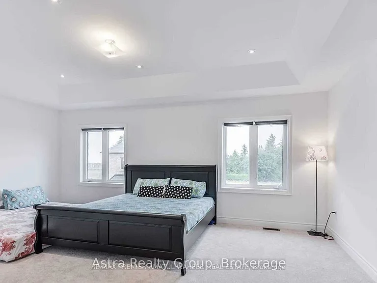 596 Mactier Dr — Photo 8