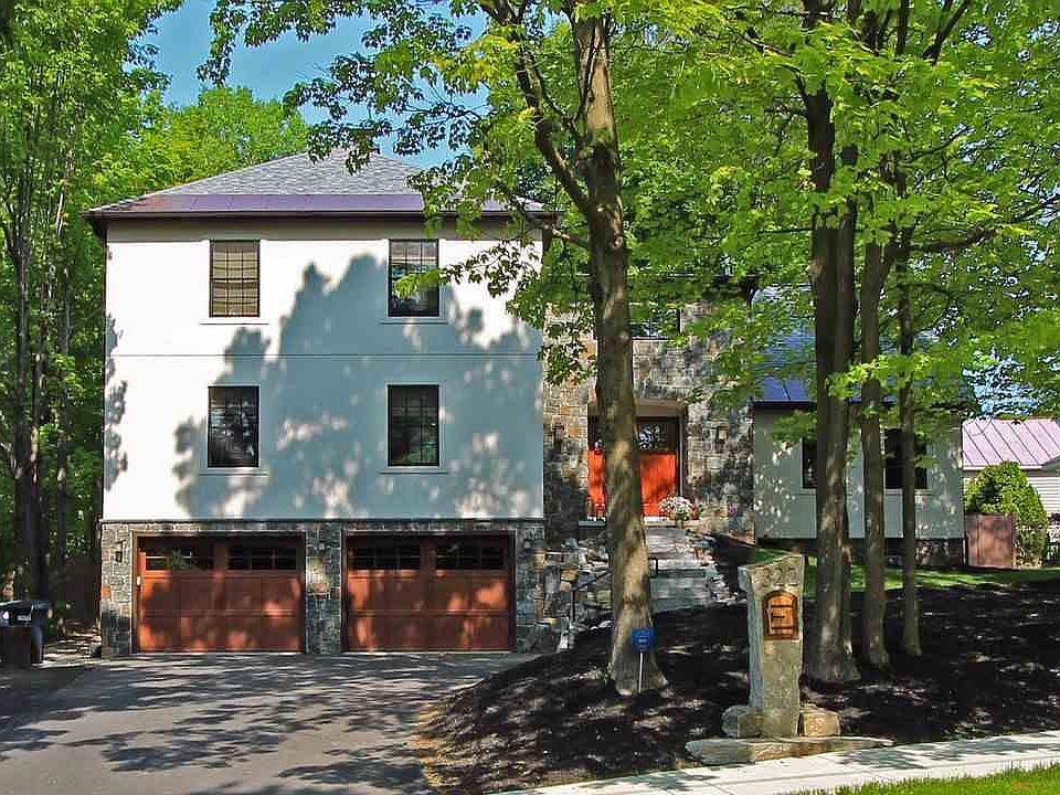1st image of 322 Nelson Ave