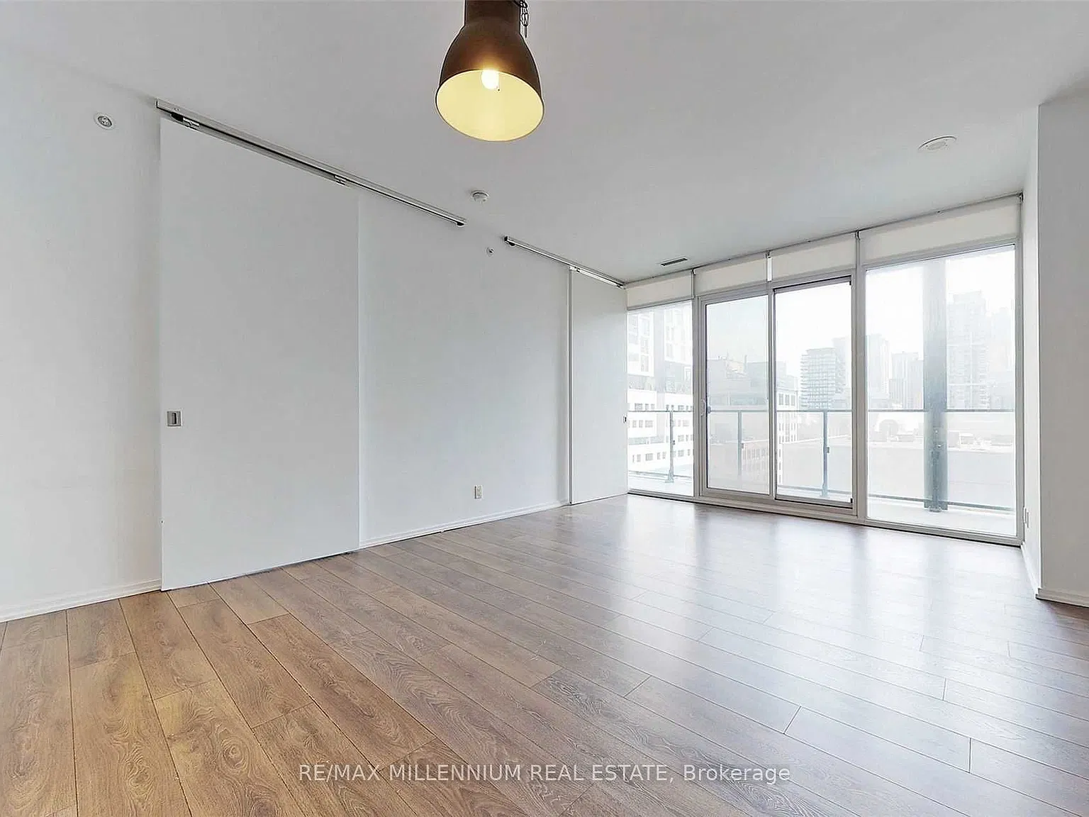 Tableau Condos — Photo 4