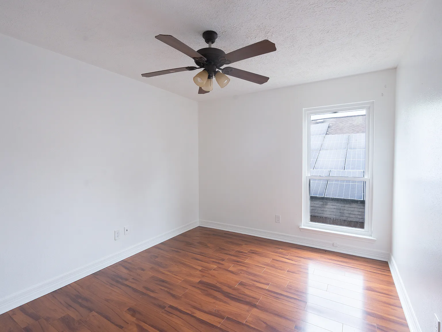 3 bed, 2886 sqft, $2,350 — Photo 4