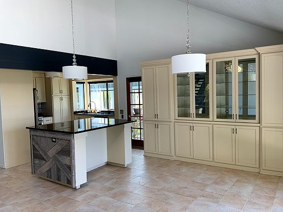 3rd image of 4962 Highland Dr