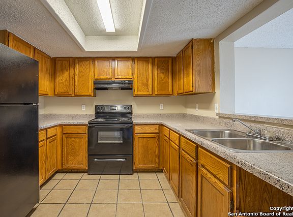 3rd image of 403 Hartline Dr APT 5
