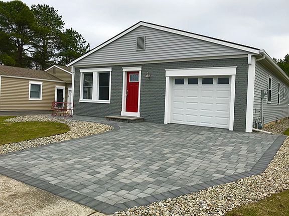 2nd image of 67 Freeport Blvd