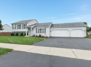 697 Bluebill Ln, Genoa City, WI 53128