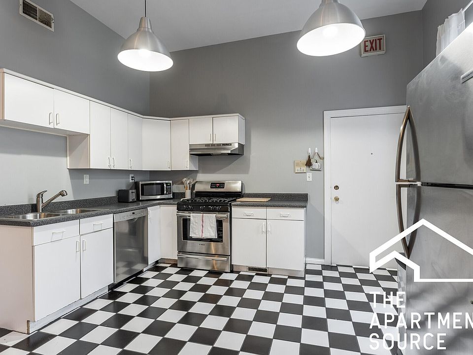 1st image of 648 N Damen Ave #1R