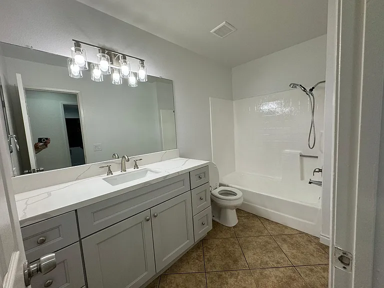 7893 Cerritos Ave — Photo 11