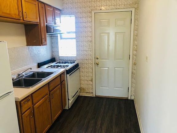 3rd image of 12827 Irving Ave #7