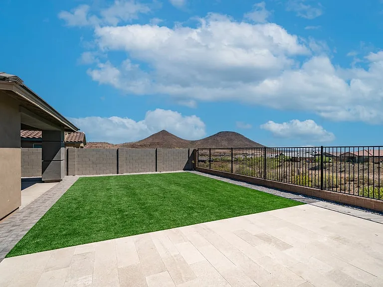 13303 W Eagle Feather Rd — Photo 30