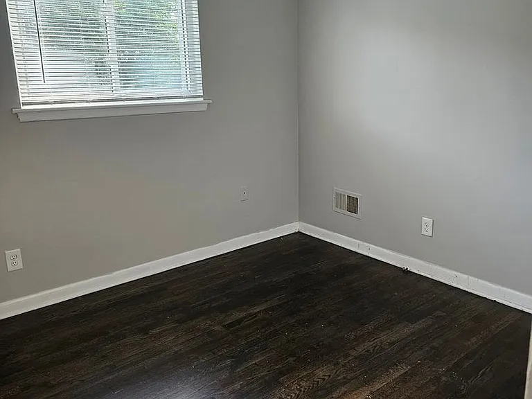 26311 Lorenz St — Photo 10